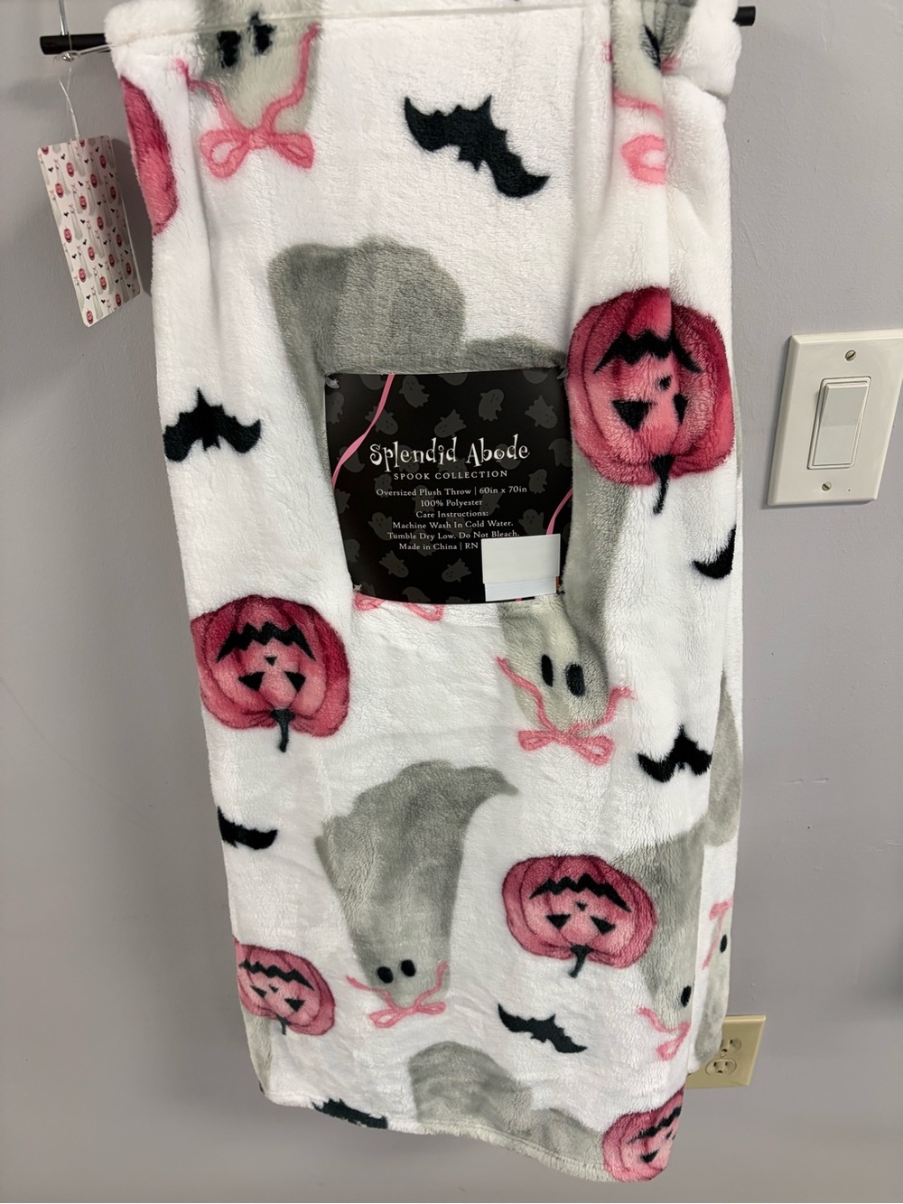 Splendid abode White Plush Ghosts, bows, Pink Pumpkins & Black Bats Throw